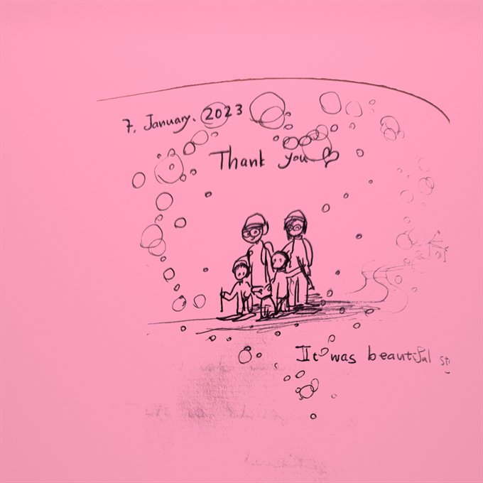 Messaggio nel libro delle presenze, 7 gennaio 2023, con il disegno di una famiglia sotto la neve